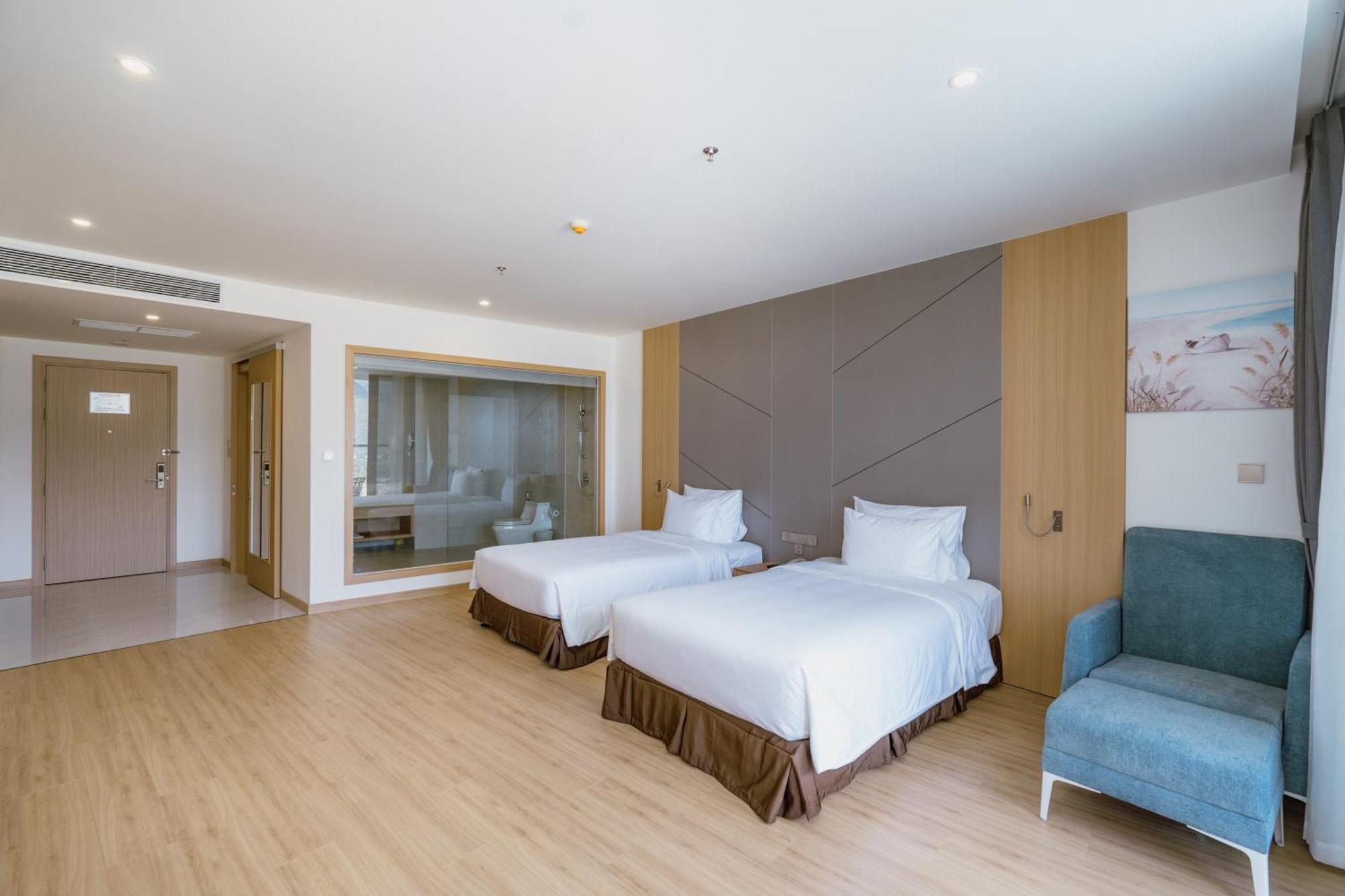 Aquamarine Beachfront Resort & Spa Cam Ranh Buitenkant foto