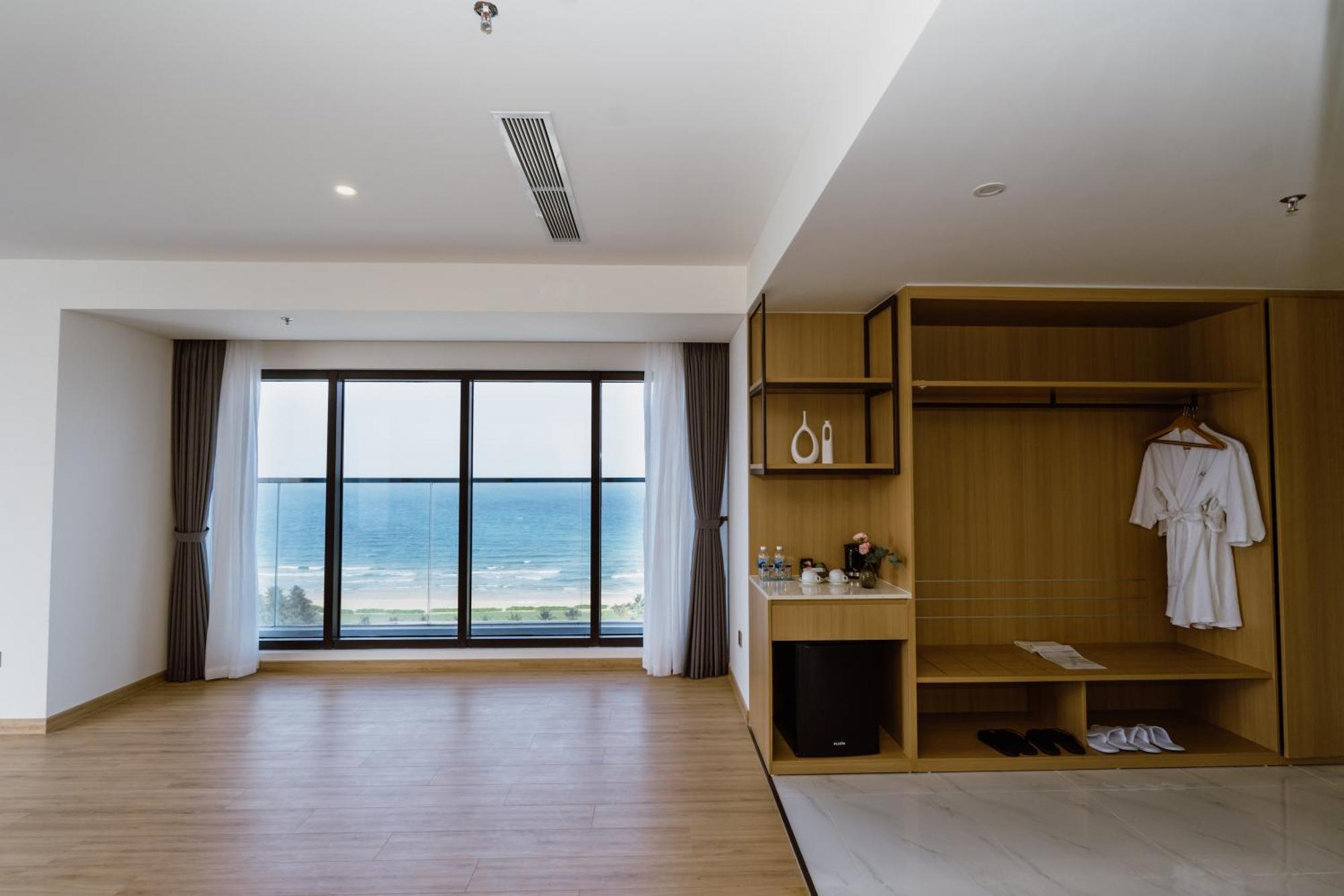Aquamarine Beachfront Resort & Spa Cam Ranh Buitenkant foto