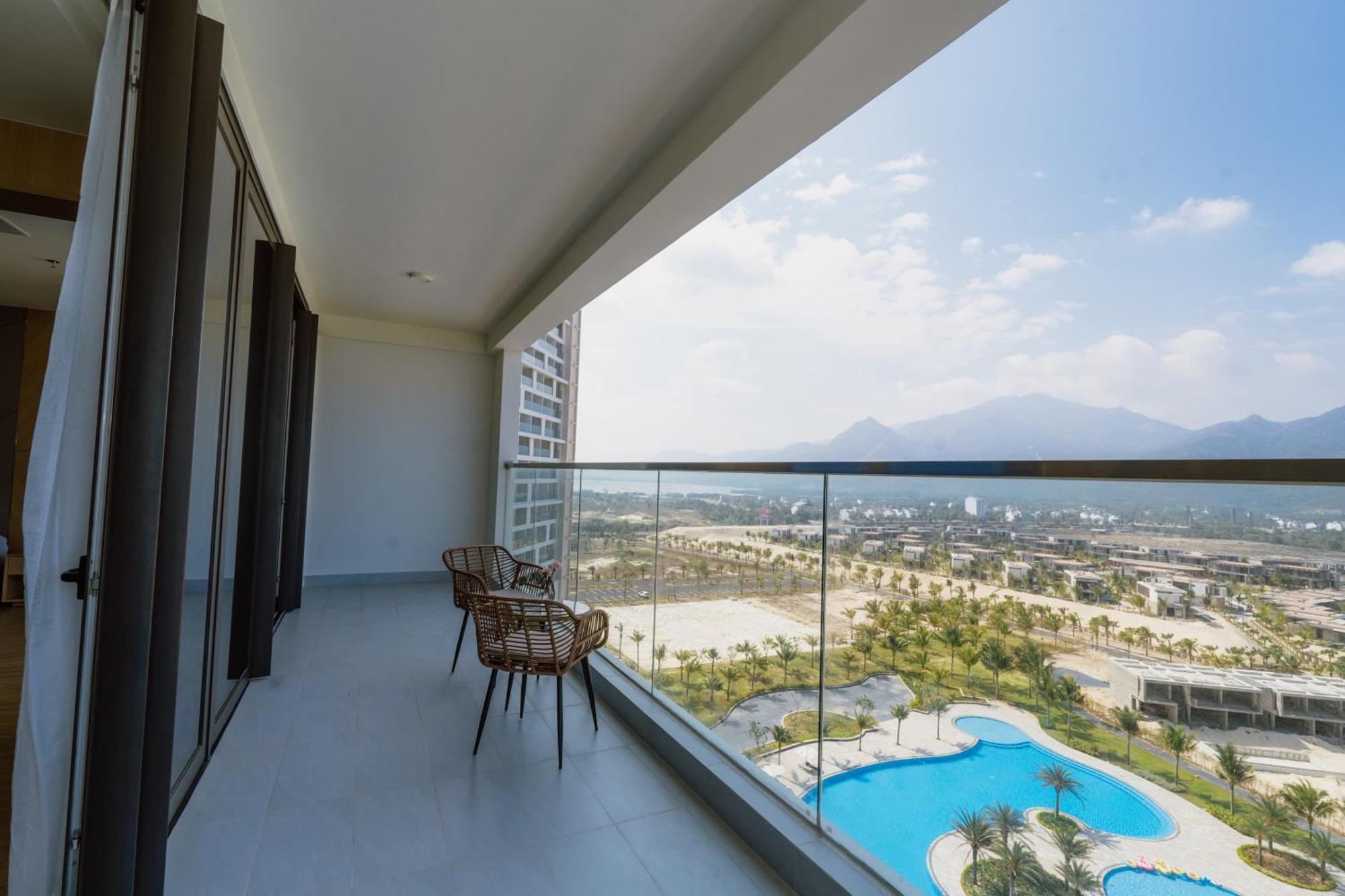 Aquamarine Beachfront Resort & Spa Cam Ranh Buitenkant foto