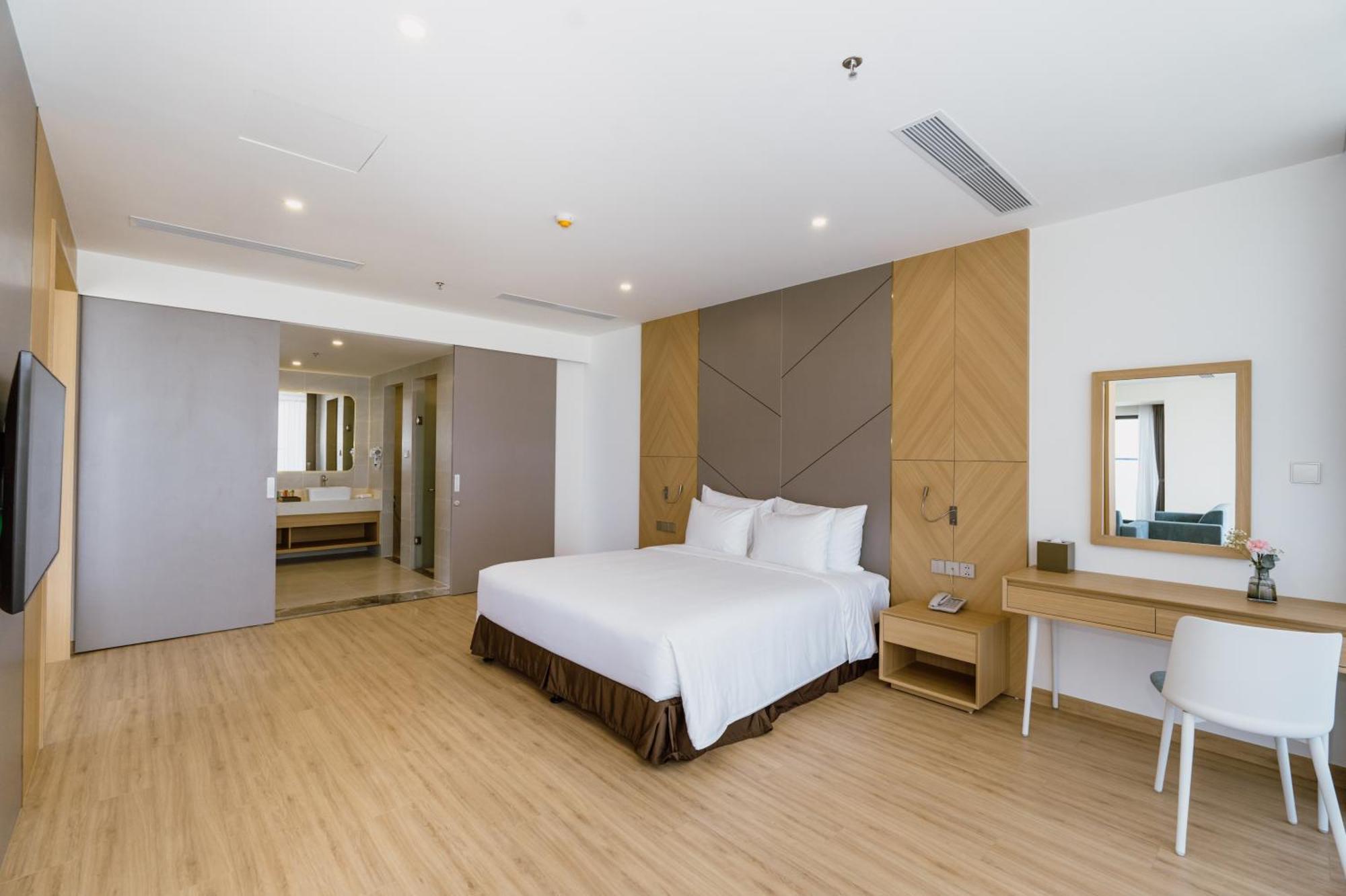 Aquamarine Beachfront Resort & Spa Cam Ranh Buitenkant foto