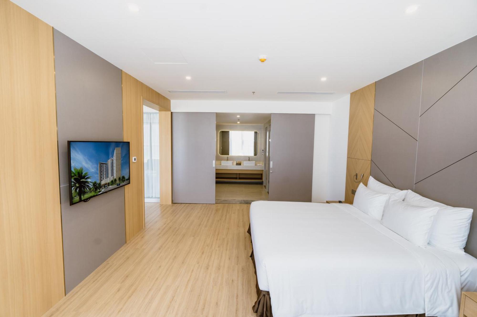 Aquamarine Beachfront Resort & Spa Cam Ranh Buitenkant foto
