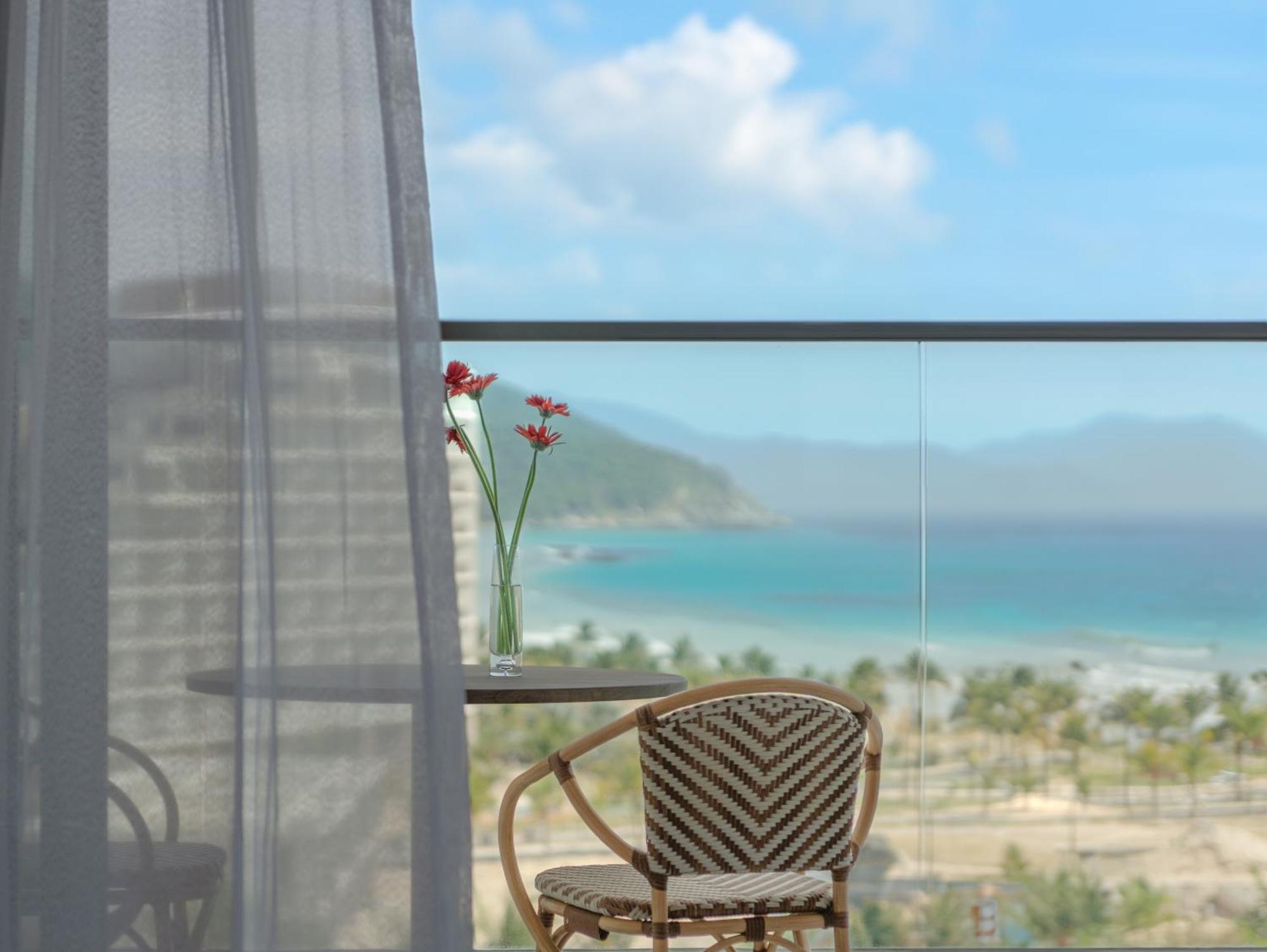 Aquamarine Beachfront Resort & Spa Cam Ranh Buitenkant foto